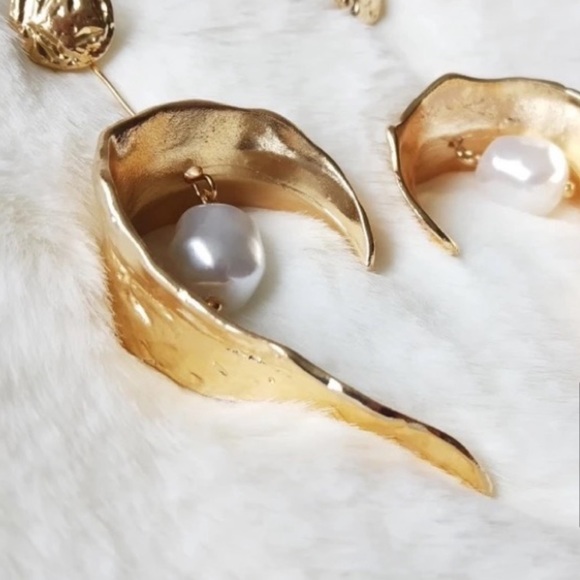 Pearl Drop Leaf Earrings - Picture 5 of 6